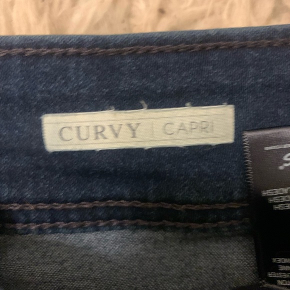 Curvy Hugh rise capri jeans - Picture 3 of 4